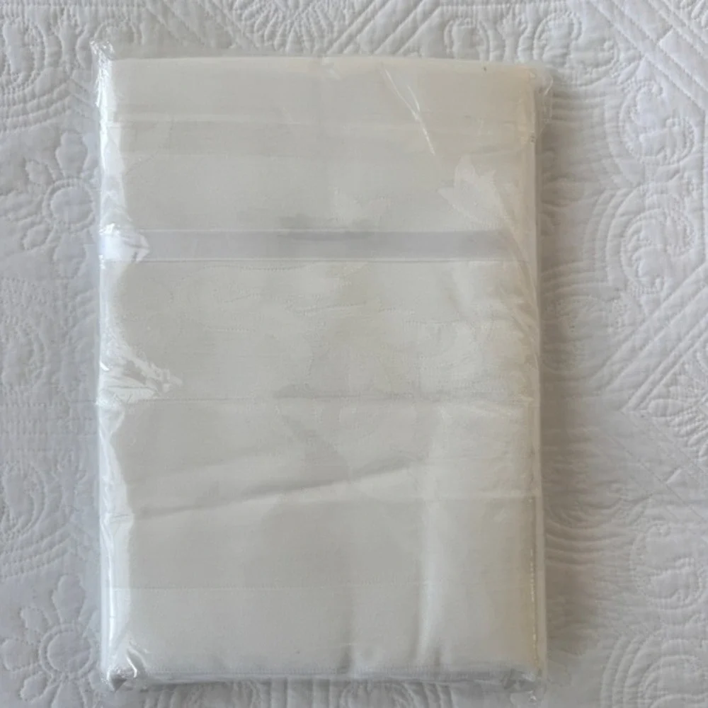 Vienna White Floral Damask Oblong Tablecloth 60x144 Cotton Viscose Made in Czech